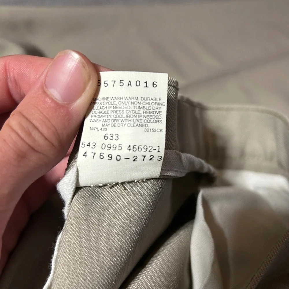 VTG Levi's Action Slacks Men 44x30 (Fits 44x29) Tan Khaki Dacron Polyester 1995